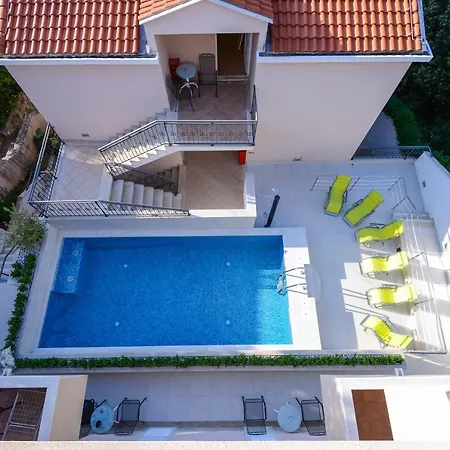 Lanterna Apartment *
