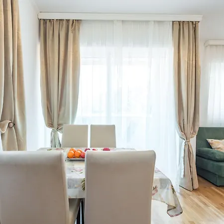 Lanterna Apartment *