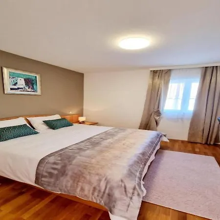 Lanterna Apartment *