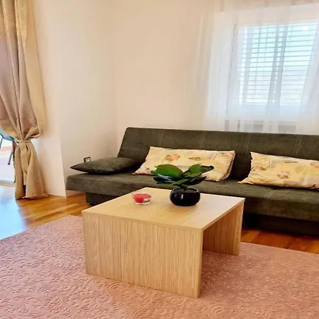 Lanterna Apartment